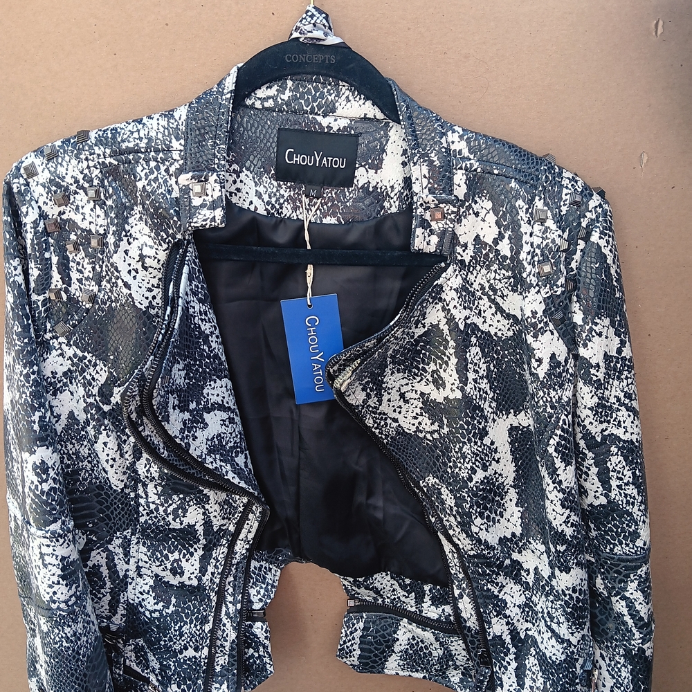 Chouyatou Women's Snakeskin Print Blazer
